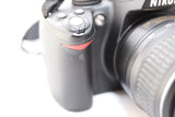 Nikon D D3000 10.2MP DSLR Camera (Kit w/ AF-S DX VR 18-55mm Lens) - EXCELLENT