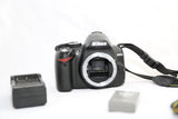 Nikon D3000 10.2MP DSLR Camera w Battery & Charger EXCELLENT