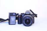 Nikon D3000 10.2MP DSLR Camera Kit 18-55mm VR Lens w Battery & Charger EXCELLENT