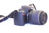 Nikon D3000 10.2MP DSLR Camera Kit 18-55mm VR Lens w Battery & Charger EXCELLENT